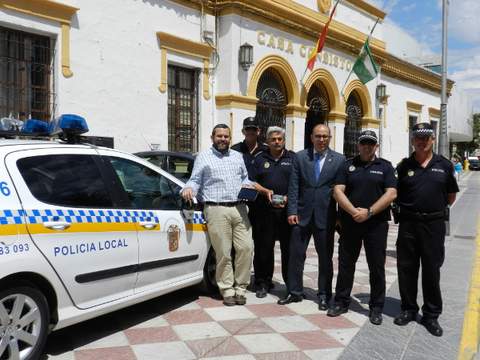 La Policía Local estrena vehículo y se adapta a las nuevas tecnologías con la incorporación de tablets