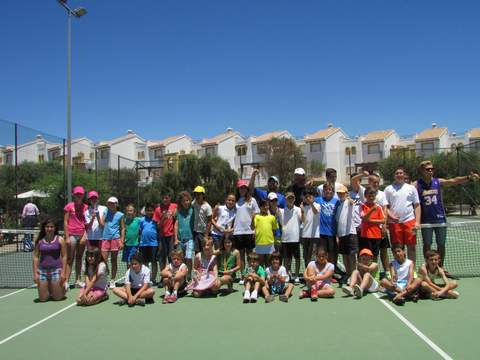 Entrega de premios y clausura de temporada en la Escuela de Tenis 40-Nada de Vera