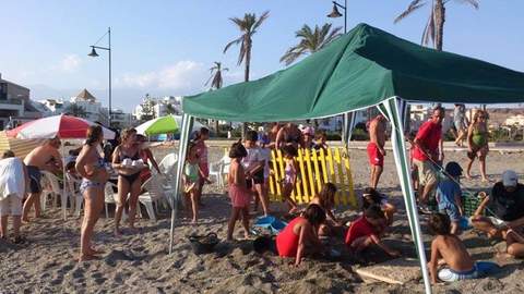 Los nios de Almerimar se convierten en arquelogos en la Playa de Levante