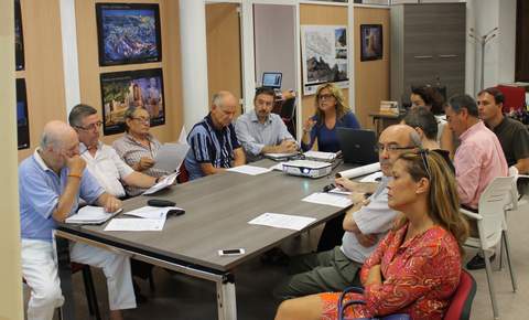 Almera Urban realiza una mesa de trabajo para presentar su propuesta de Formacin 2013