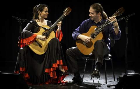 El Do Tamayo-Montesinos repasa con la guitarra la historia de la msica desde el Barroco a The Beatles