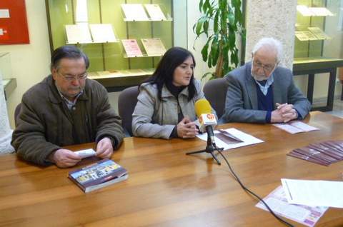 La delegada de Educacin presenta el documento del mes en torno a  una exposicin de antiguos carteles taurinos