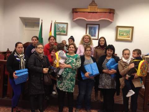 Noticia de Almería 24h: Ayuntamiento y Diputación llevan los Reyes Magos a 28 pequeños de Pechina