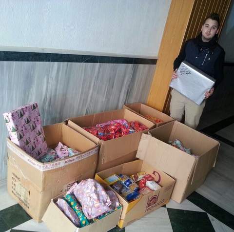 Noticia de Almería 24h: La Asociación Ntra. Sra. Del Rocío ha llevado a cabo una recogida de juguetes y alimentos