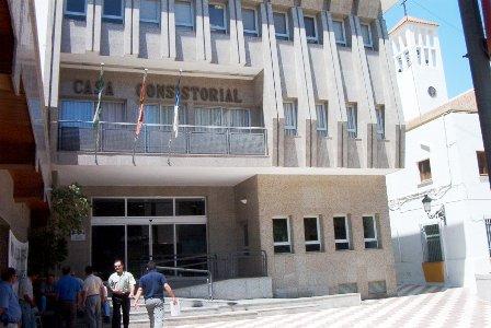 Noticia de Almería 24h: El Ayuntamiento sigue facilitando el pago de tributos a los roqueteros con la domiciliación mensual de los recibos