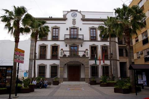 El Ayuntamiento de Adra aprueba en pleno su presupuesto para 2014