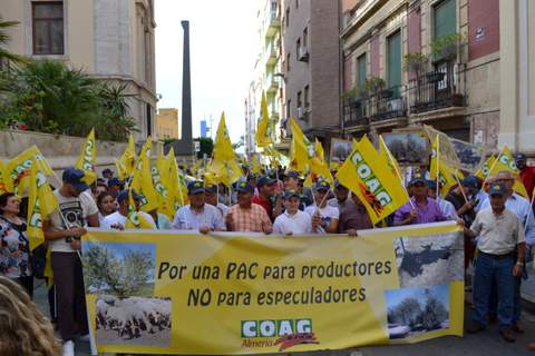 Noticia de Almera 24h: 2000 productores andaluces exigen al MAGRAMA una PAC que no perjudique a los sectores ganaderos