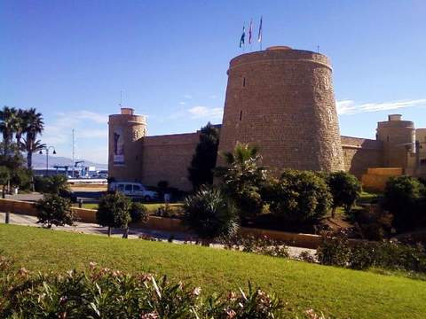 Noticia de Almería 24h: La cadena Roc Hotels, el touroperador JetAir y el actor Josema Yuste, premios a la promoción turística “Castillo de las Roquetas”