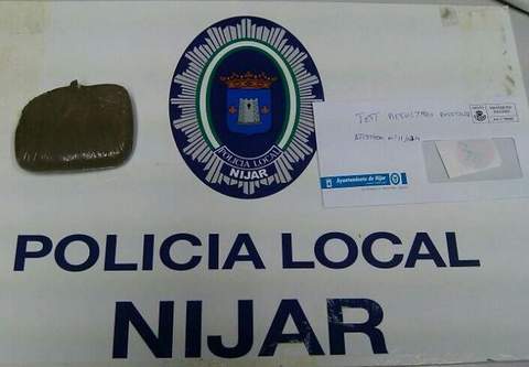 Noticia de Almera 24h: La Polica Local de Njar detiene a un individuo con 300 gramos de cocana pura