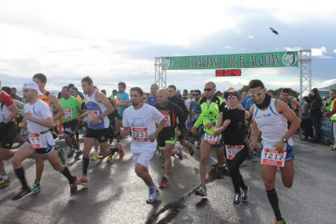 Medio millar de corredores participan en la carrera popular del Alquin