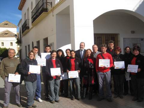 El delegado de Agricultura anima a desempleados de Alcolea a apostar por la fruticultura y las conservas ecolgicas