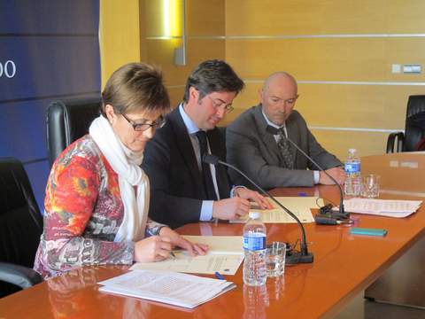 Noticia de Almera 24h: La Junta y el Ayuntamiento de El Ejido firman un convenio para formar y sensibilizar a los ciudadanos en nuevas tecnologas