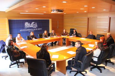 Noticia de Almera 24h: El Ayuntamiento se rene con asociaciones de empresarios y comerciantes del municipio para impulsar medidas en pro del sector