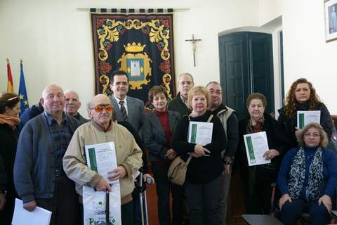 Noticia de Almera 24h: Diez familias de Njar reciben las ayudas del Plan Autonmico de Rehabilitacin de Vivienda