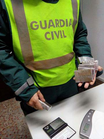 Noticia de Almería 24h: Detenido con 480 gramos de hachís oculto en la guantera del vehículo que conducía
