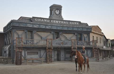 Un carnaval de indios y vaqueros en el Desierto de Tabernas