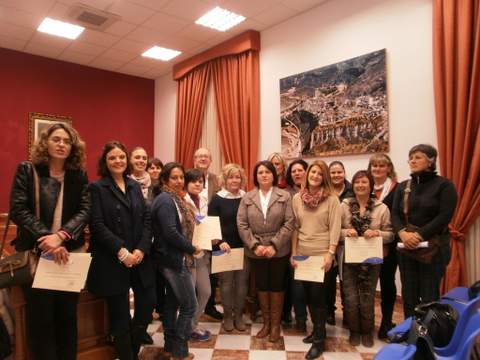 Noticia de Almería 24h: 16 alumnas participan en el Curso de Bisutería Cerámica de Diputación 