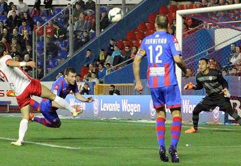 1-0: El Almera no tuvo suerte frente al Levante