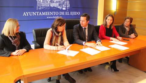 Noticia de Almera 24h: La AECC desarrollar entre los trabajadores del Ayuntamiento de El Ejido el programa Salud y solidaridad en la empresa