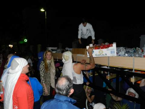 El Ayuntamiento colabora con el primer ensayo solidario con la donacin de 100 kilos de alimentos