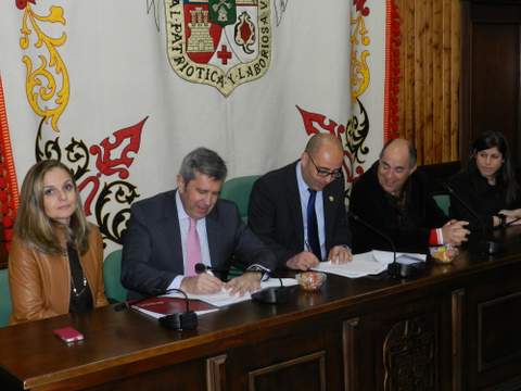 Noticia de Almería 24h: El Ayuntamiento firma el convenio para la puesta en marcha del Vivero de Empresas