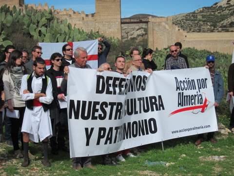 Noticia de Almería 24h: Medio centenar de personas se concentran en un acto de repulsa al 28F en Almería