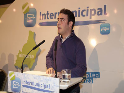 Noticia de Almería 24h: NNGG Almería: Las becas para universitarios en Almería han pasado de las 3.324 del PSOE, a 3.932 en el curso 2012/2013