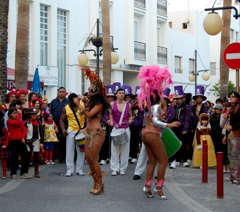 El carnaval 2014 visti de color y alegra las calles de Carboneras