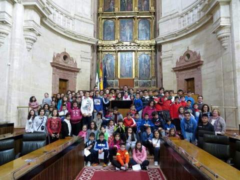 Noticia de Almera 24h: Casi un centenar de alumnos del CEIP Velzquez de Albox conocen el Parlamento andaluz por el Da de Andaluca