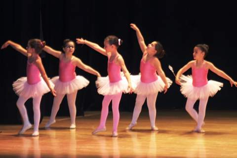 Los alumnos de la Escuela de Música y Danza emocionan a los vecinos con sus audiciones