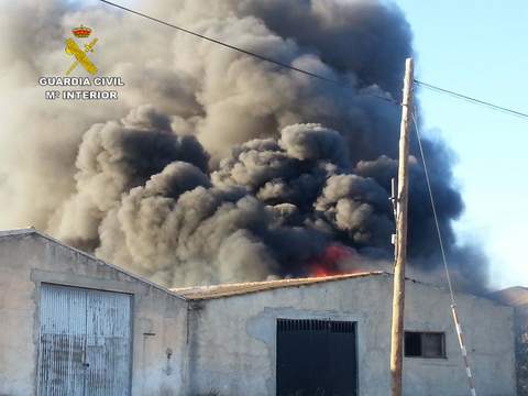 Noticia de Almería 24h: Auxiliado un menor de edad que deambulaba desorientado y asustado tras abandonar el incendio en una granja