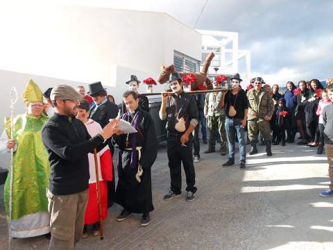 Noticia de Almera 24h: Ms de 900 personas se dan cita en Alcolea para participar en el Entierro de la Zorra