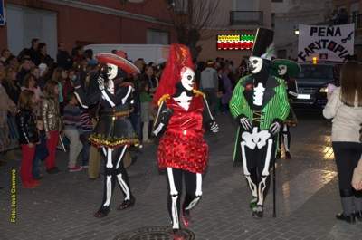 Noticia de Almera 24h: Un espectacular desfile de comparsas sirvi como clausura al Carnaval 2014