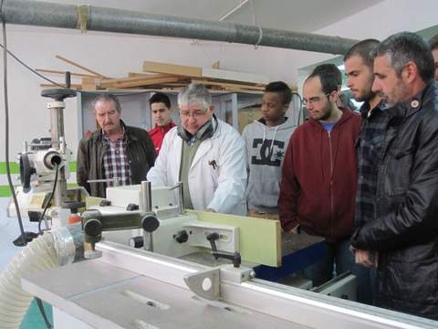 Noticia de Almera 24h: Alumnos del Ciclo Formativo de Carpintera y Mueble del IES Alhamilla visitan el centro Javier Pea