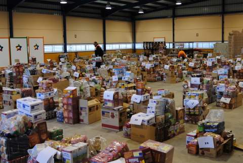 250 familias reciben 20.000 kilos de alimentos de primera necesidad