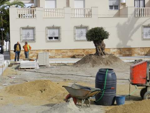 El Ayuntamiento ejecuta una nueva plaza en San Isidro a travs del PFEA