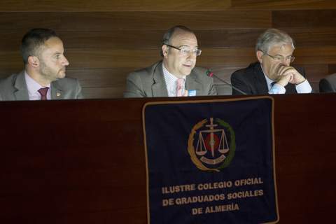 Noticia de Almera 24h: El alcalde destaca la gran labor de los Graduados Sociales durante la clausura de las XII Jornadas de Trabajo y Seguridad Social