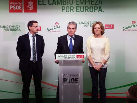 Jáuregui asegura que la presencia de Mari Carmen Ortiz en la lista del PSOE para las Europeas es una garantía para Almería