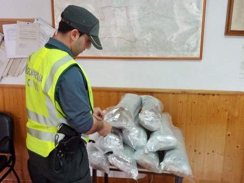 La Guardia Civil detiene a una persona con ms de 17 Kg. de marihuana