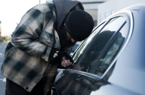 Noticia de Almera 24h: La Polica Nacional detiene in fraganti a dos personas cuando robaban en el interior de dos vehculos