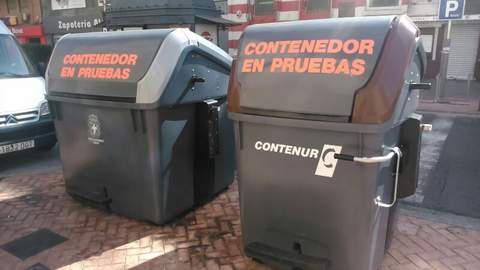 Noticia de Almera 24h: El Ayuntamiento coloca contenedores de prueba antes de decidir los nuevos modelos definitivos 