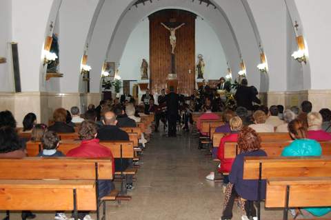 La Banda Municipal lleva su música hasta la parroquia de Nuestra Señora del Carmen en El Alquián