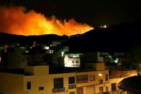 La Junta activa el nivel 1 del Plan de Emergencias por Incendios Forestales en Almera  por el fuego de Alhama