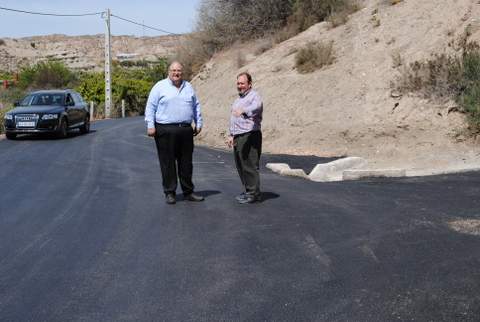 Gonzlvez visita las obras de mejora de caminos rurales