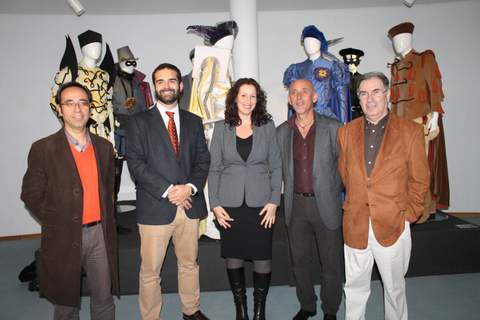 Fernández-Pacheco inaugura la muestra ‘Picasso y Dalí en el Teatro. Colecciones del Museo Nacional del Teatro’ en el CAMA