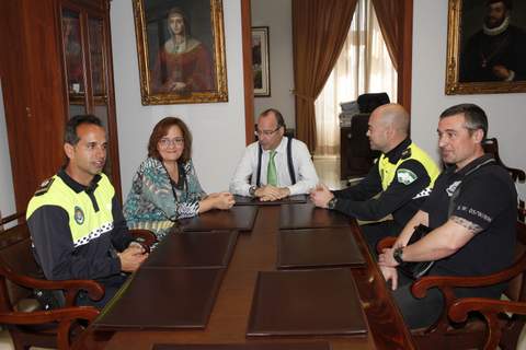 El alcalde recibe a la nueva directiva del Club Social de la Policía Local de Almería