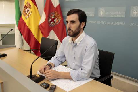 Noticia de Almería 24h: Carlos Sánchez acusa al PSOE de “estar cazando moscas con los Distritos” y asegura que el Ayuntamiento actúa con previsión