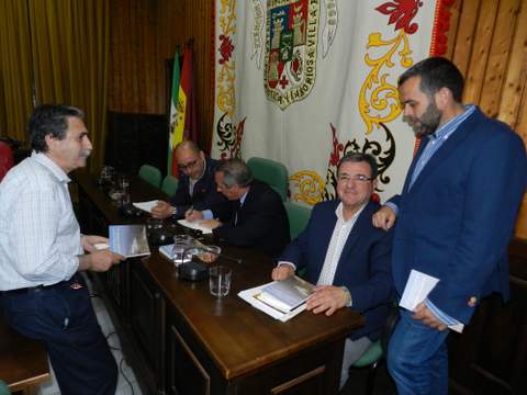 Noticia de Almera 24h: El Ayuntamiento presenta el nuevo libro de Salvador Fontenla sobre toponimia en las tierras de Almera Medieval