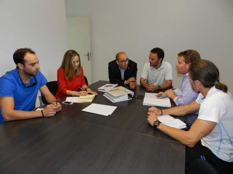 Noticia de Almera 24h: El Alcalde coordina el grupo de trabajo para la reapertura de la piscina municipal cubierta