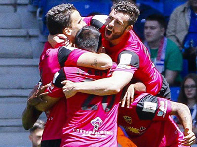 El Almera vuelve a soar con la permanencia tras una pica remontada frente al Espanyol